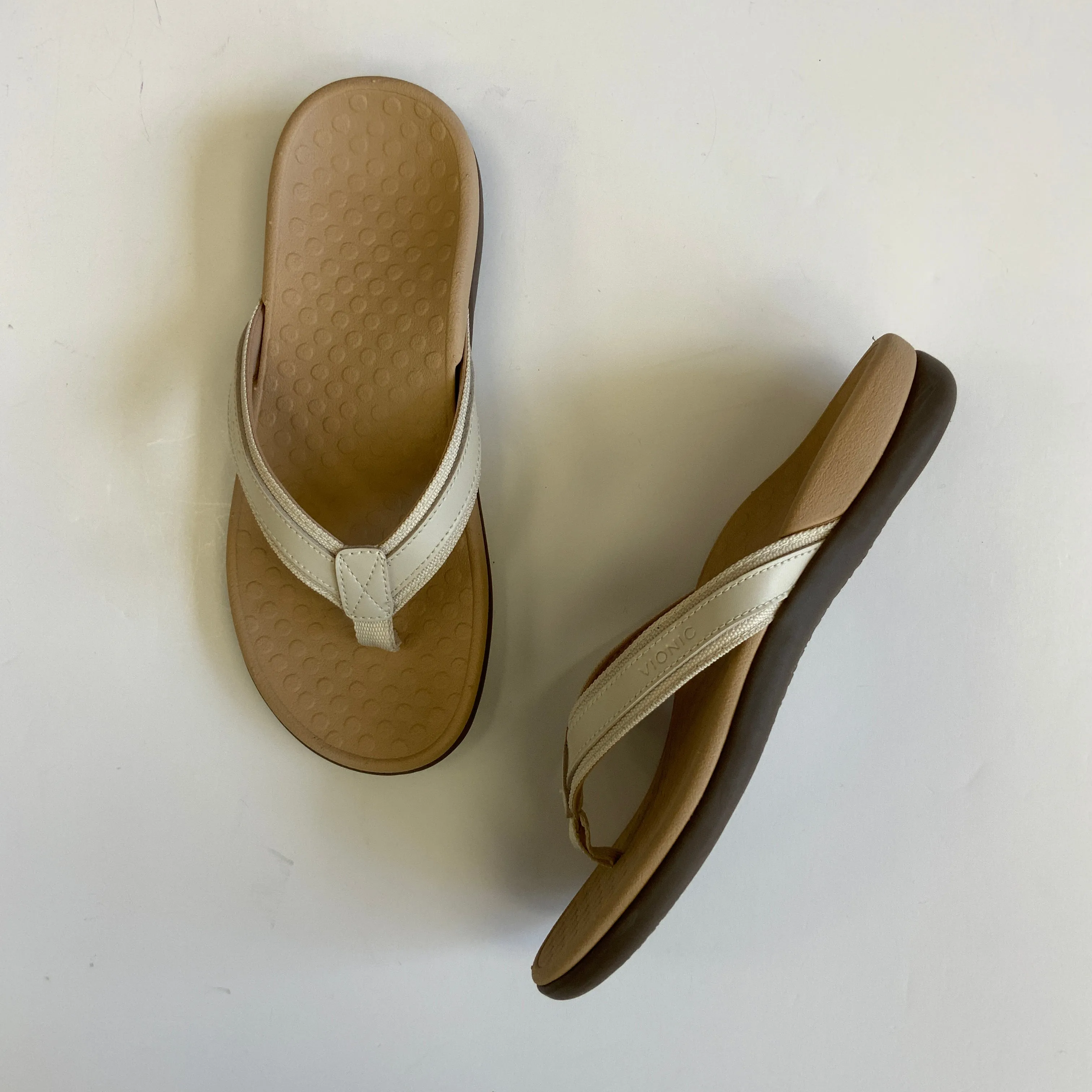 Cream Sandals Flip Flops Vionic, Size 7